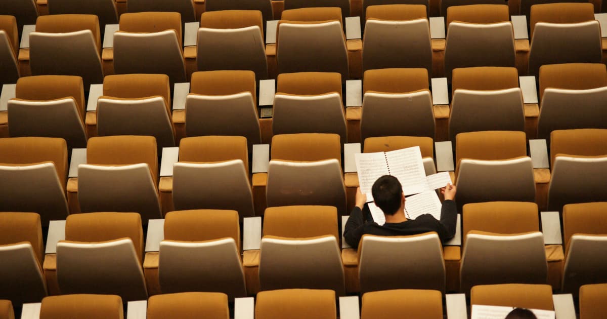 Bolsa de Estudos Leon Harris Road to Recovery Abre Inscrições em Todo o País para Estudantes Universitários em Recuperação