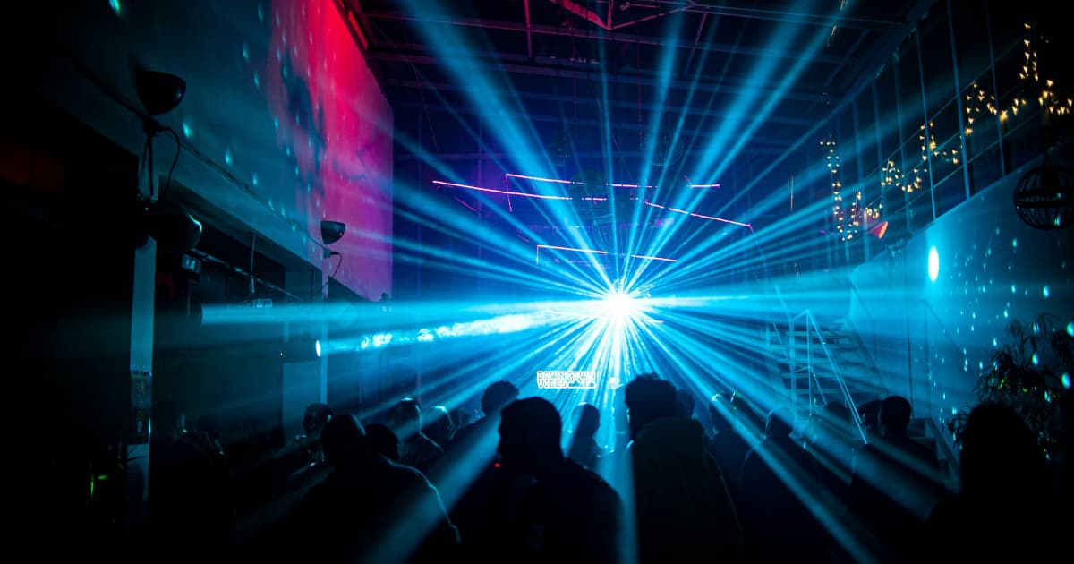 Rex's Bar & Grill Anuncia Eventos para a Temporada de Fim de Ano com Degustações de Whisky e Entretenimento ao Vivo