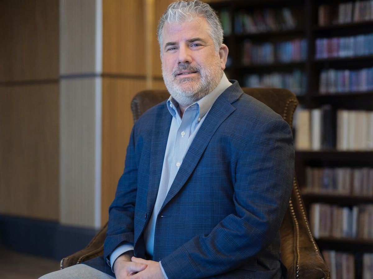 Corretor de Imóveis Publica Coletânea de Histórias Reais de Sua Carreira