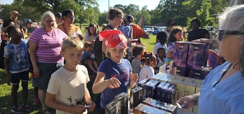 Toys for Tots pede doações de verão para preencher 'lacuna de verão' para crianças carentes