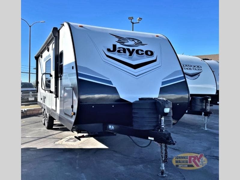 Johnnie Walker RV Expande Inventário de Trailers Acessíveis e Motorhomes Usados em Las Vegas