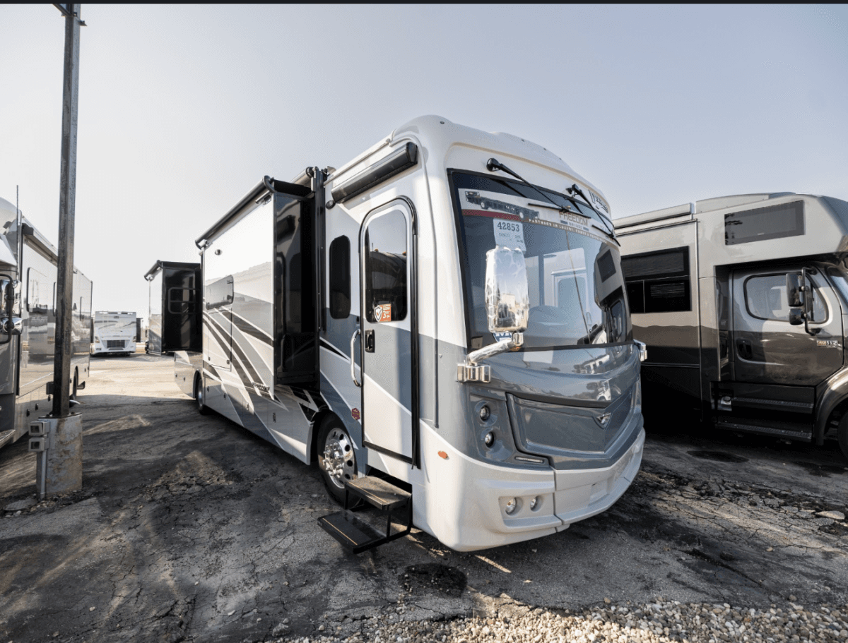 McKee RV Amplia Vendas da Thor Motor Coach e Serviços Abrangentes de RV na Região Centro-Oeste