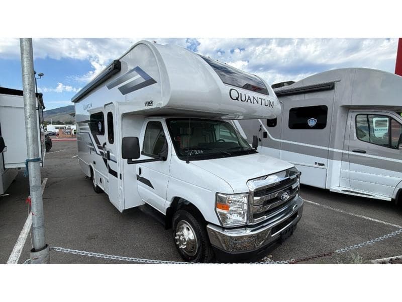 Michael Hohl RV Expande Inventário em Carson City com Novos Motorhomes Thor Quantum
