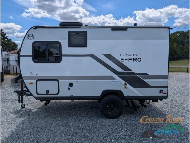 Country Roads RV Center Expande Estoque de Fifth Wheels e Trailers de Viagem em Lexington