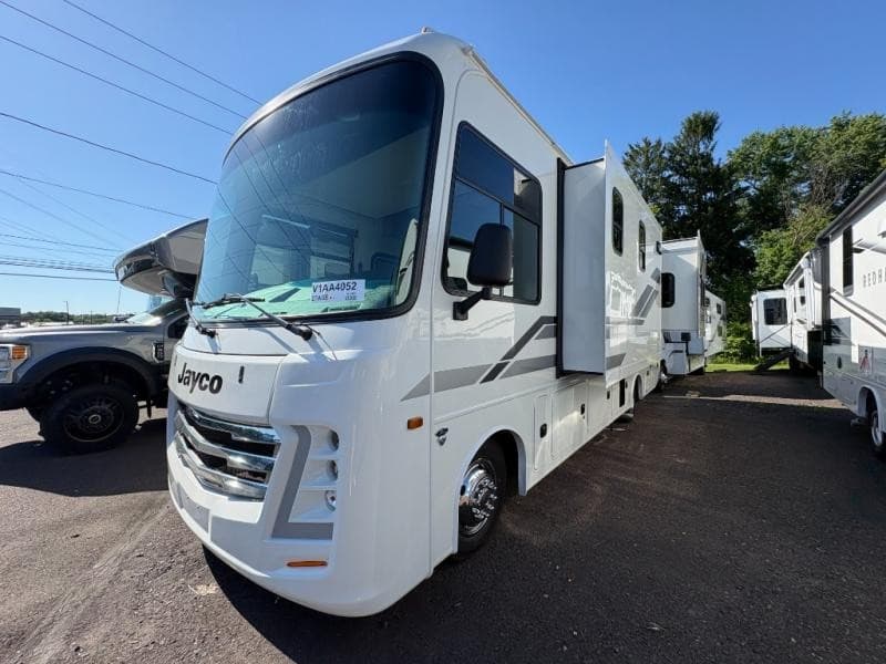 Fretz RV Expande Inventário com Novos e Usados Trailers e Motorhomes Classe B