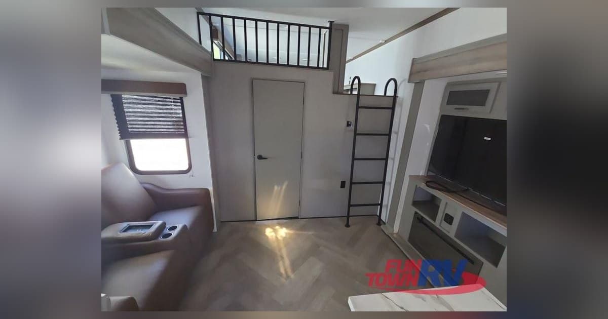 Johnny’s RV Superstore Adiciona Quinta Rodas Forest River Sandpiper ao Estoque de Theodore