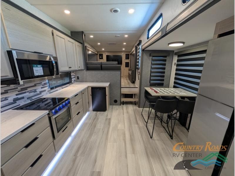 Country Roads RV Center Expande Inventário de 2026 com Novos Trailers de Viagem e Fifth Wheels