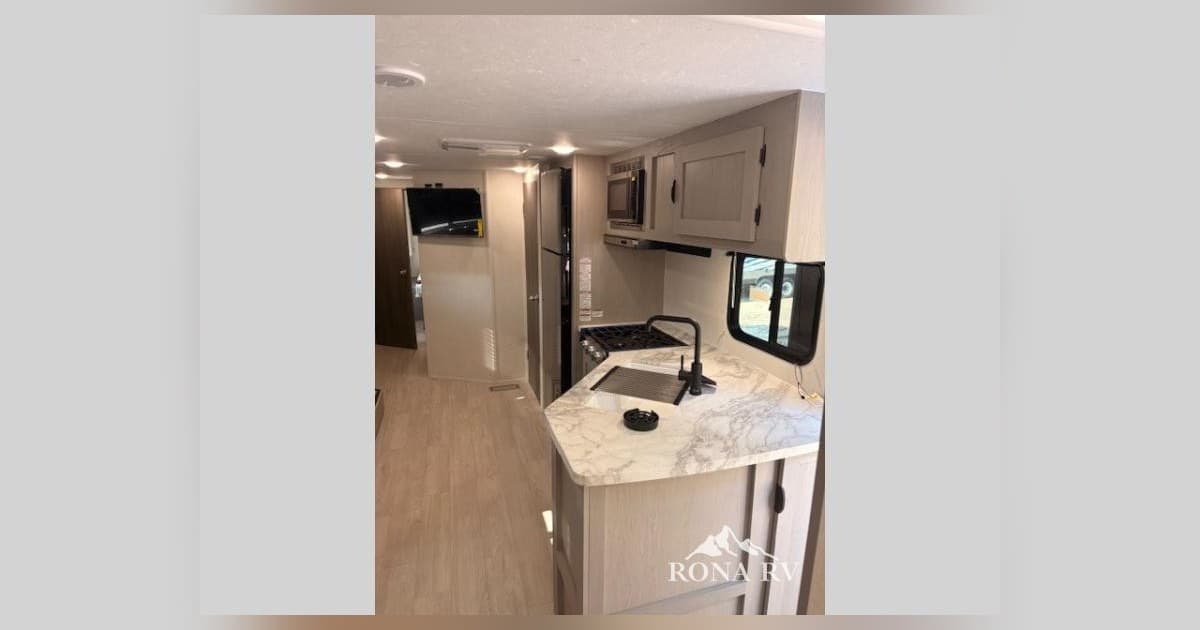 Rona RV Destaca Estoque de Toy Haulers Forest River Work and Play com Preços Sazonais
