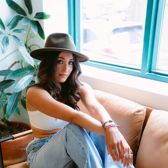 Peekaboo Boudoir Celebra Primeiro Mês de Sucesso Após Expansão para Bend