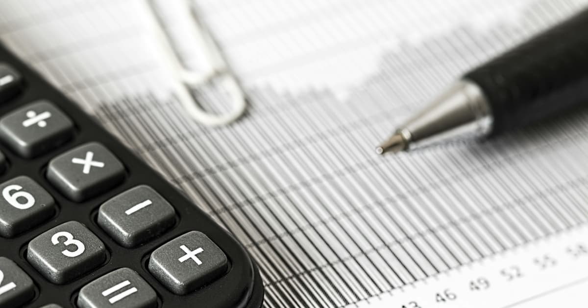 Novo ETF da Sprott Mira na Crescente Demanda por Prata na Transição para Energia Verde