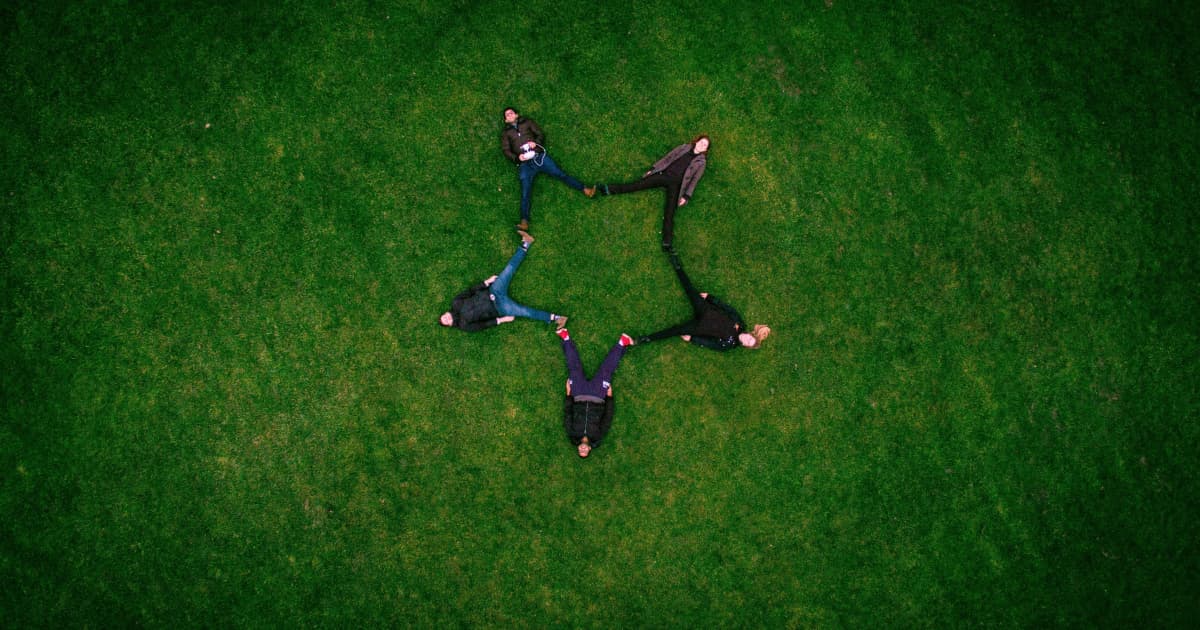 Fotógrafo Mitch Seaworth Defende Documentação de Esportes Universitários Locais para Fortalecer a Identidade Comunitária