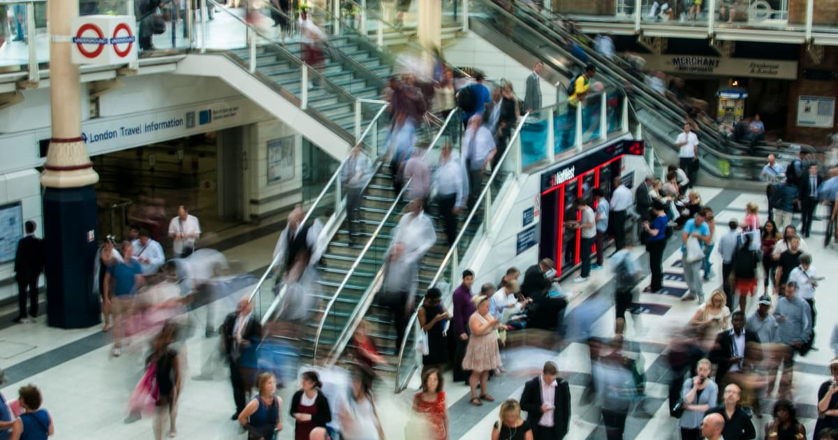 MEGASTAR Lança o FR67, Rack de Parede Dobrável com Duas Polias para Academias Domésticas Compactas