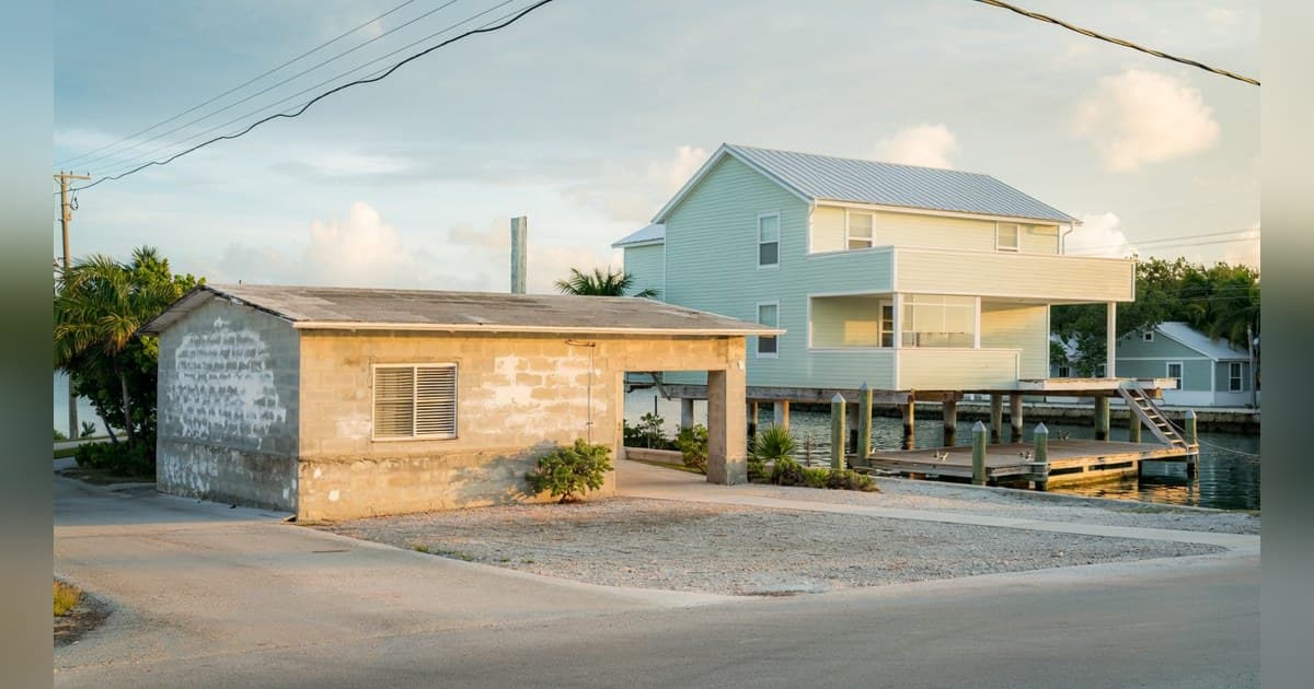 Congelamento de licenças nas Florida Keys redireciona compradores para demolições, remodelando o estoque habitacional