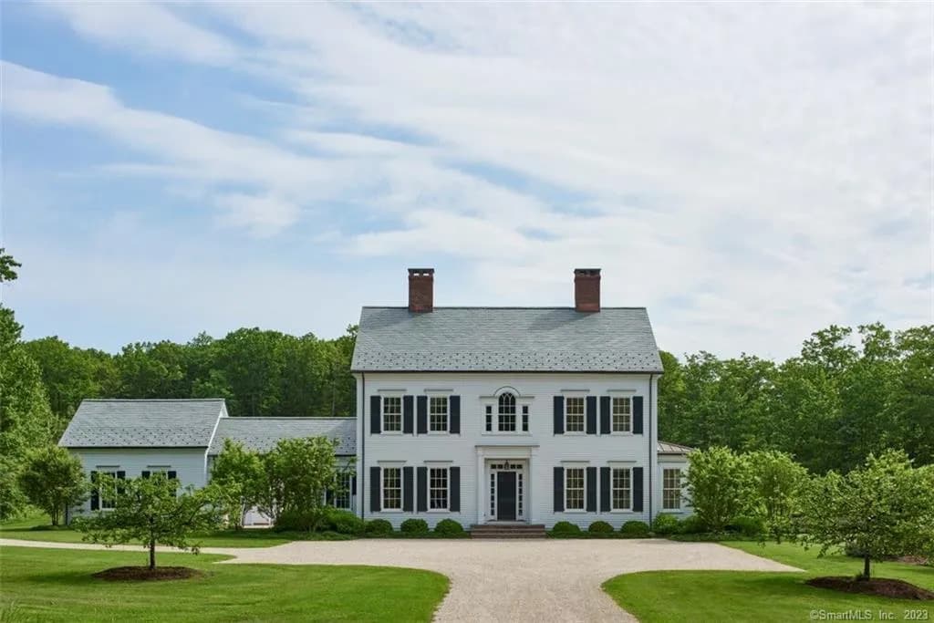 Venda Privada de Luxo em Sharon, Connecticut, Destaca Estoque Apertado e Demanda de Compradores no Mercado Imobiliário de Alto Padrão
