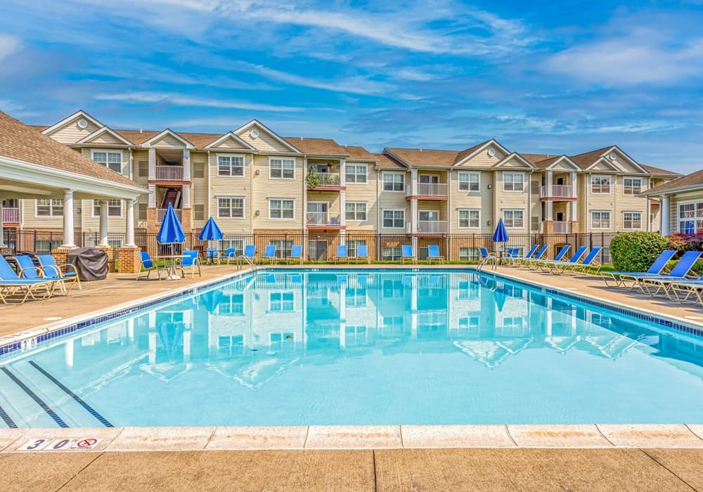 Setor de Habitação para a Classe Trabalhadora Enfrenta Restrições de Capital Enquanto Operadores Experientes Identificam Oportunidades