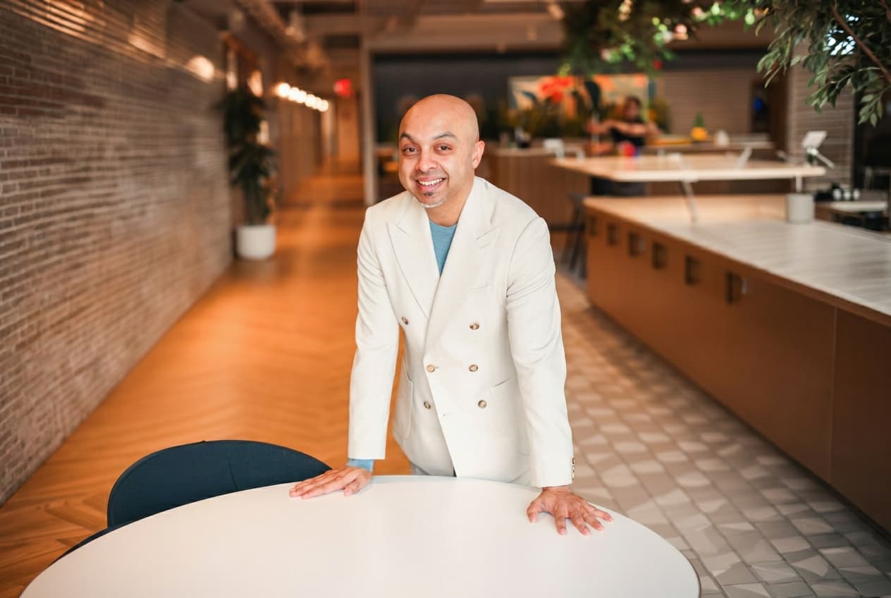 Compradores Internacionais Impulsionam Mercado de Luxo em NYC Enquanto Demanda Doméstica Enfraquece