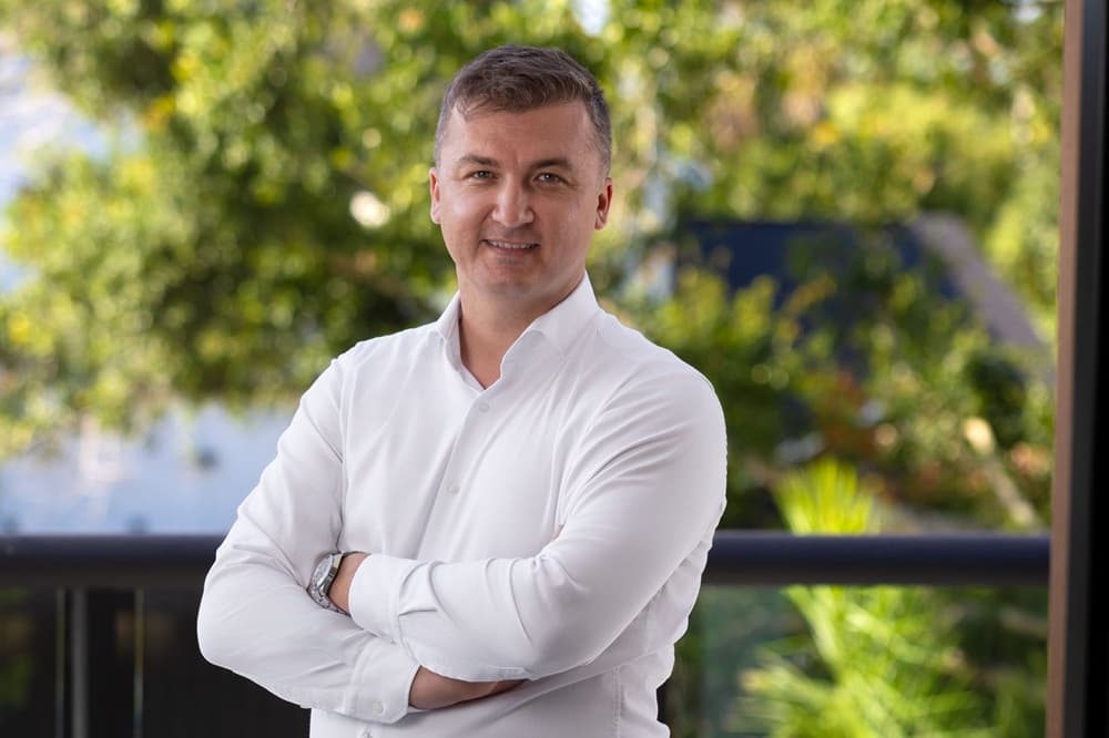 Mercado Imobiliário de Luxo de Sarasota Registra Mudança Demográfica com Compradores Mais Jovens Pagando à Vista por Residências de Alto Padrão