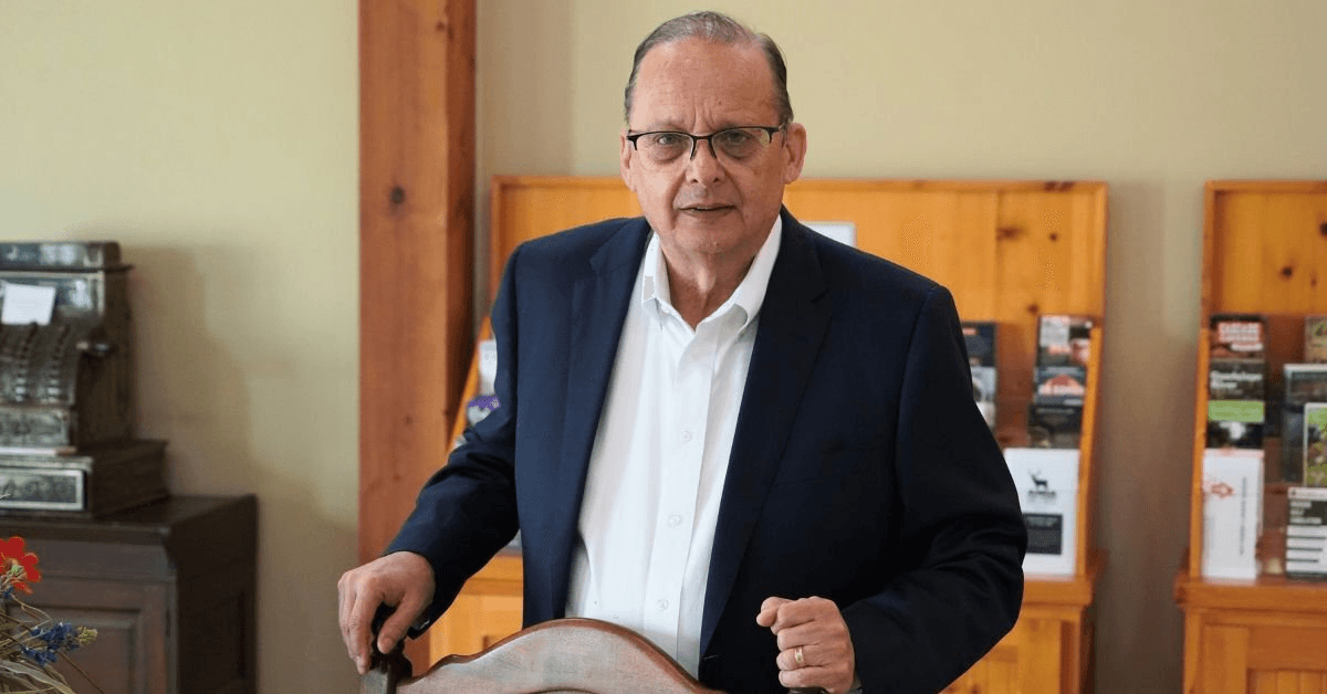 Larry Woods, Diretor da Visit Boerne, Anuncia Aposentadoria Após Mais de 50 Anos no Turismo do Texas