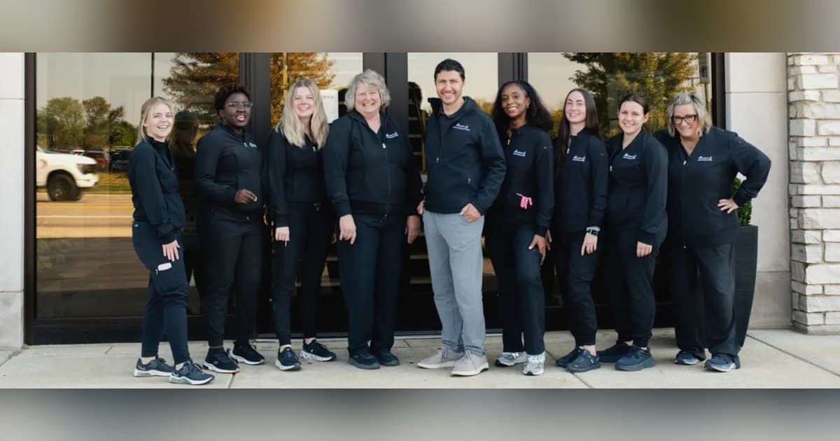 Masri Orthodontics oferece aparelhos linguais colados na parte interna dos dentes em Livonia