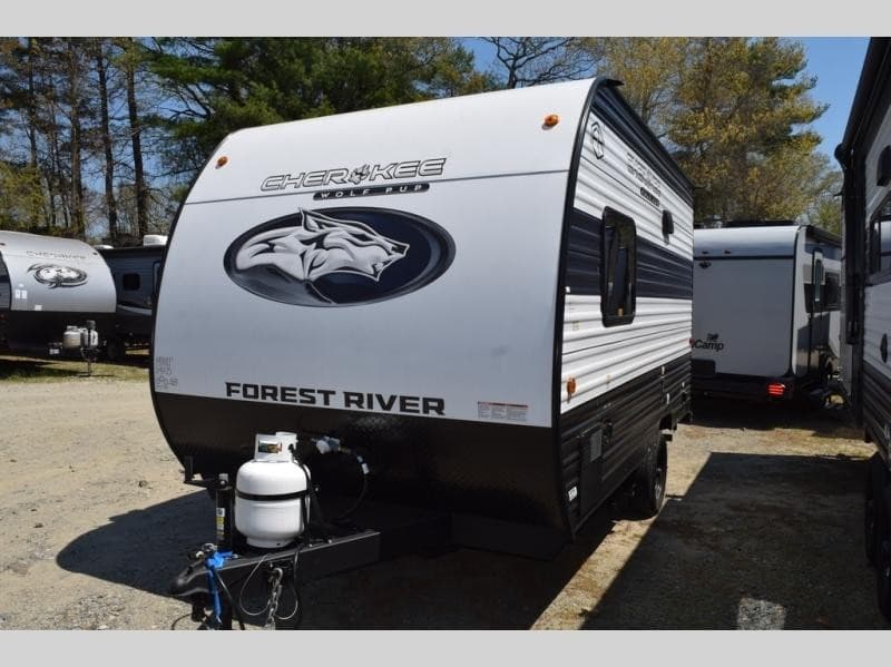 Pete's RV Center Expande Estoque de Wolf Pup em Vermont em Meio à Crescente Demanda por Trailers Leves