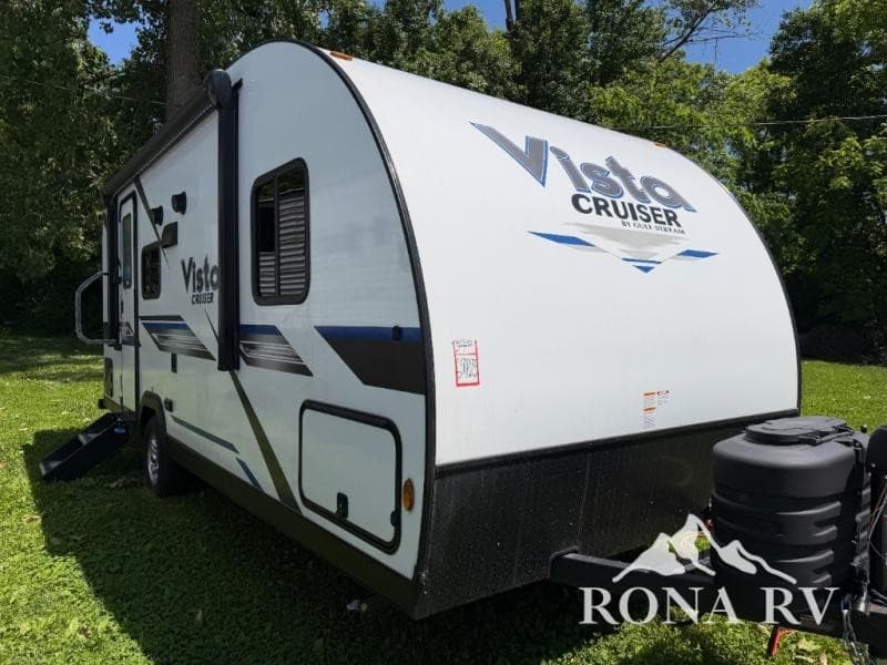 Rona RV LLC Expande Inventário em Ohio com Vista Cruiser e Voltage Toy Haulers