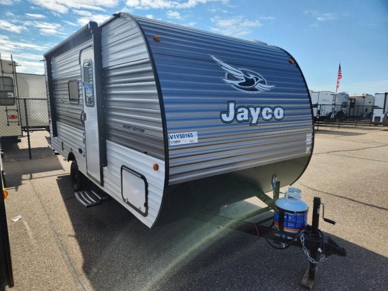 Hilltop Camper & RV Destaca Inventário de Trailers de Viagem para Entusiastas de Atividades ao Ar Livre em Minnesota