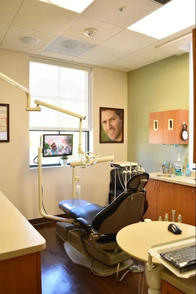 Clínica Odontológica em San Diego Expande Serviços Restauradores e Estéticos sob Direção do Dr. Raymond Wright III