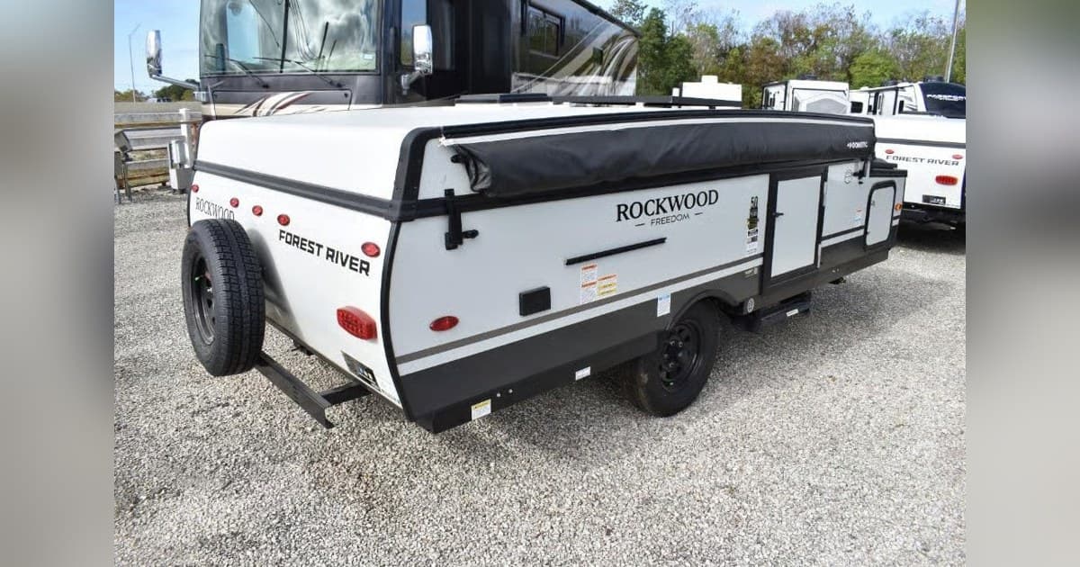Topper's RV destaca estoque ampliado de trailers dobráveis e quinta roda no Texas