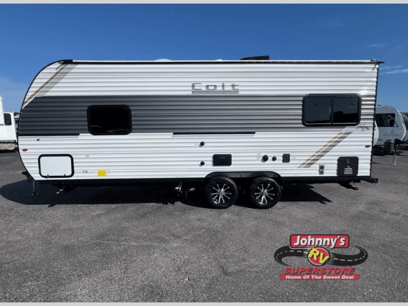 Johnny's RV Superstore Expande Estoque com Novos Trailers e Suporte Aprimorado para Viajantes do Alabama