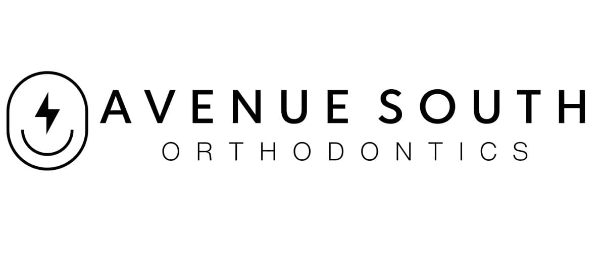 Avenue South Orthodontics oferece tratamento Invisalign discreto para adolescentes e adultos em Nashville