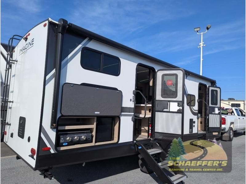 Tom Schaeffer's RV Superstore Expande Estoque de Trailers Grand Design Imagine
