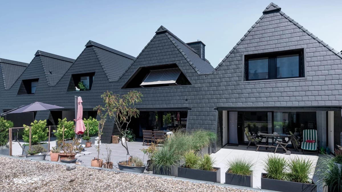 Interlock Roofing Expande para Revestimento de Paredes em Alumínio e Estreia em Casas Personalizadas em Whistler