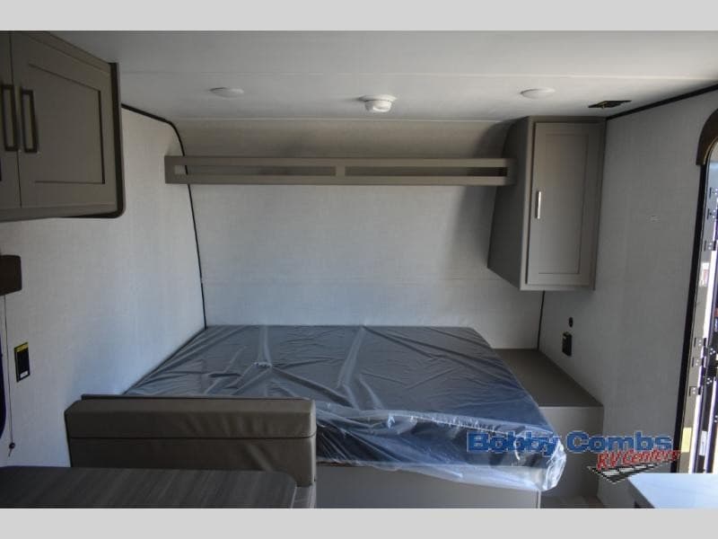 Bobby Combs RV Centers - Mesa Expande Estoque de RVs e Acesso a Peças no Arizona