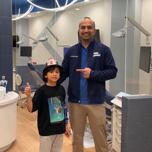 Ortodontista Certificado Expande Tratamentos com Aparelhos e Invisalign em La Grange, IL