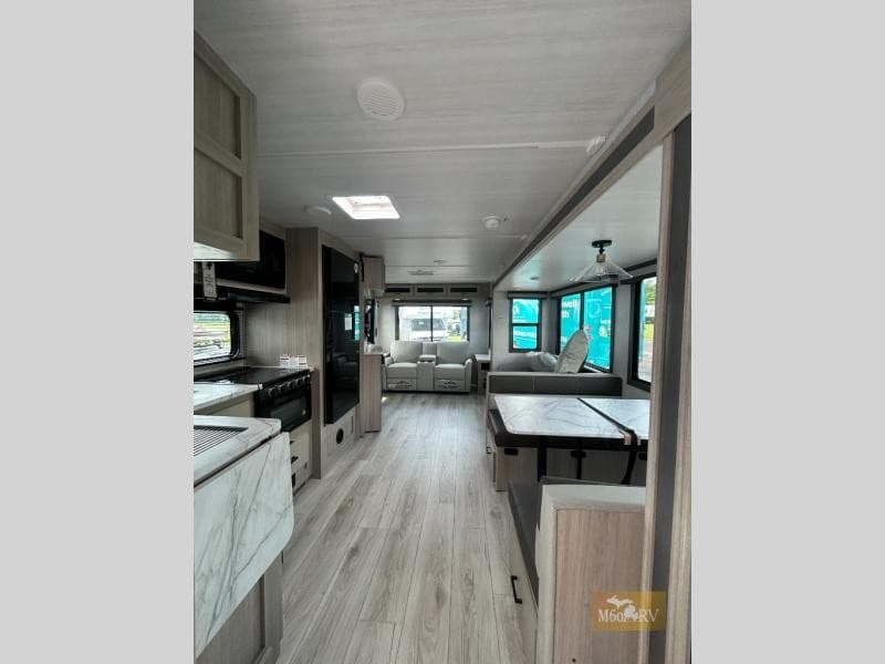 M-60 RV LLC Atualiza Inventário de Trailers Usados com Diversas Opções de RV