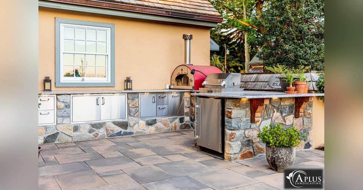 A Plus Landscaping integra cozinhas externas na primeira visita de design