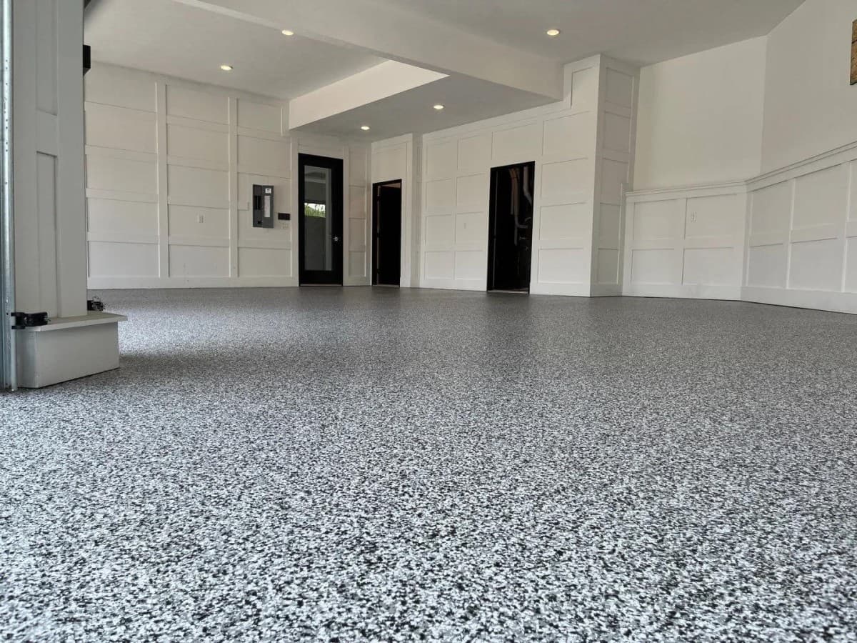 Empresa de Pisos para Garagem Fundada por Socorristas Relaciona Escolhas de Revestimento a Padrões de Responsabilidade