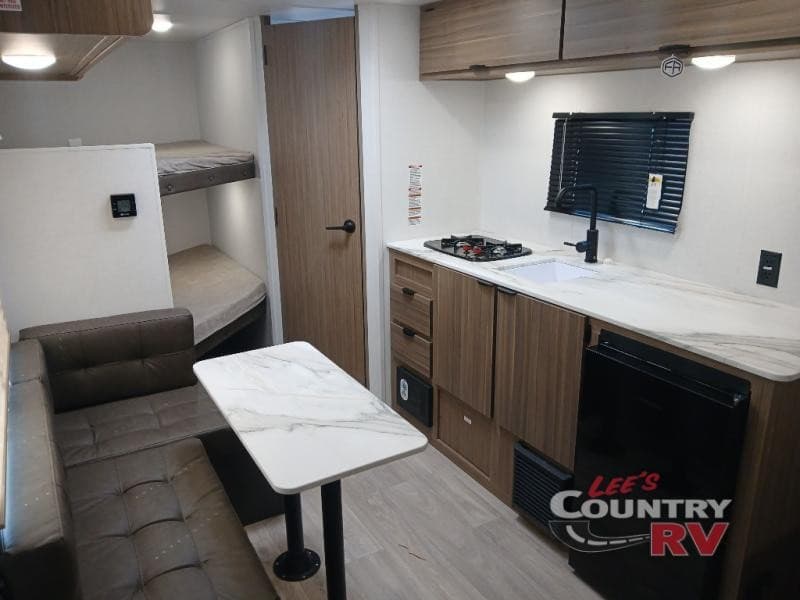 Lee's Country RV Expande Estoque com Novas Chegadas de Forest River RV 2026