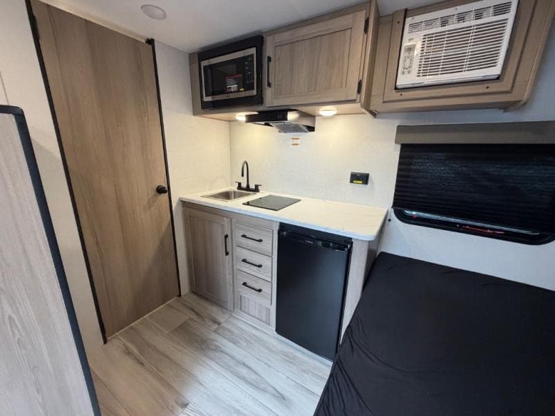 Meridian RV Expande Estoque de Trailers Coleman em Port Coquitlam