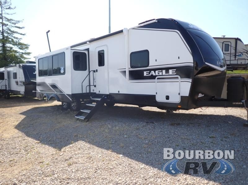 Bourbon RV Atualiza Inventário e Listagens de Trailers de Viagem para Clientes do Missouri