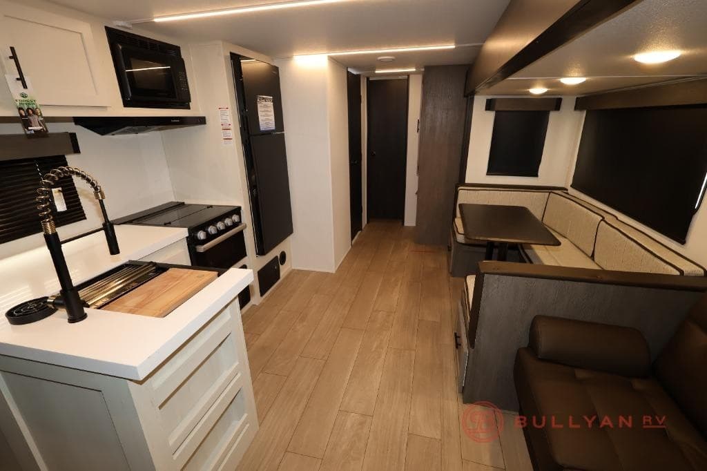 Bullyan RV ajusta estoque para temporada de viagens de aventura na primavera em Minnesota