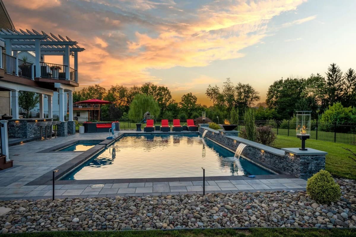 Proprietários no Centro da Pensilvânia Agendam Projetos Externos Antecipadamente para Garantir Conclusão no Verão