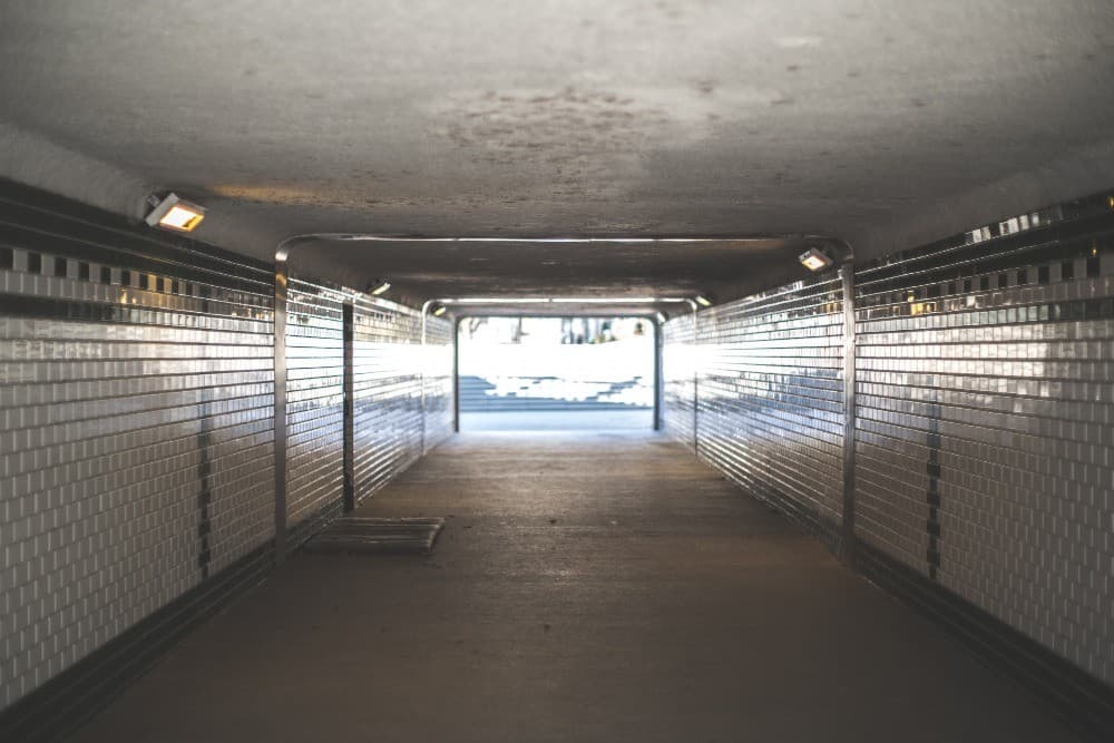 US Self Storage destaca benefícios de unidades de armazenamento durante mudanças e realocações temporárias