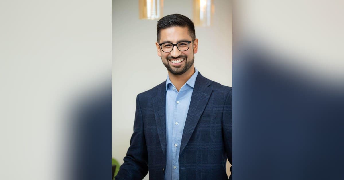 Razi Orthodontics oferece aparelhos cerâmicos transparentes em Naperville e Wheaton