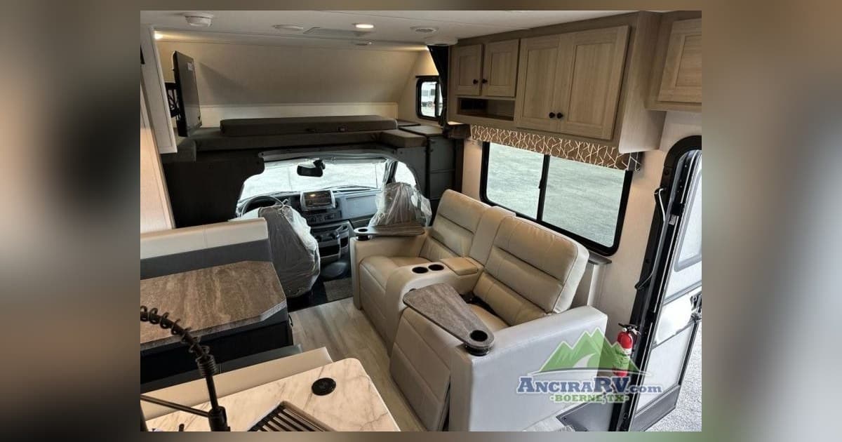 Ancira RV de Boerne destaca motorhomes Classe C e oferta especial de feira de RV