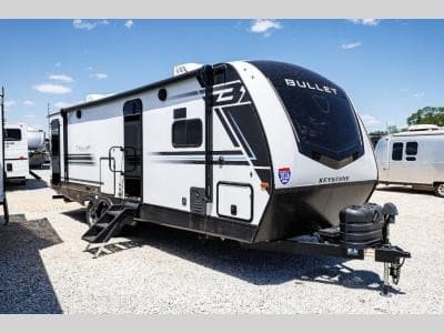 McKee RV Expande Estoque de Keystone Bullet e Seleção de RVs Usados em Iowa