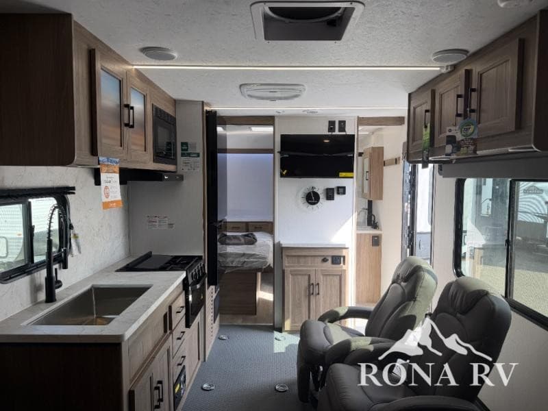 Disponibilidade de Trailers Usados se Expande na Rona RV LLC em Pataskala, Ohio