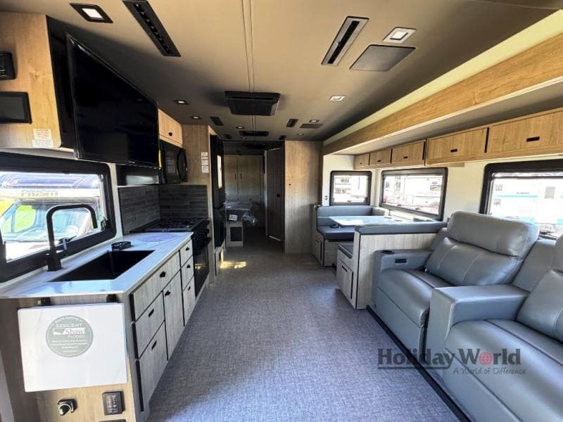 Holiday World of Katy Expande Estoque de RVs no Texas e Novo México com Modelos Mini Keystone e Springdale 2026
