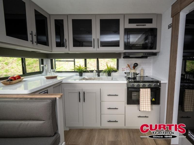 Curtis Trailers Expande Estoque de Reboques de Trabalho e Utilitários para Compradores no Oregon