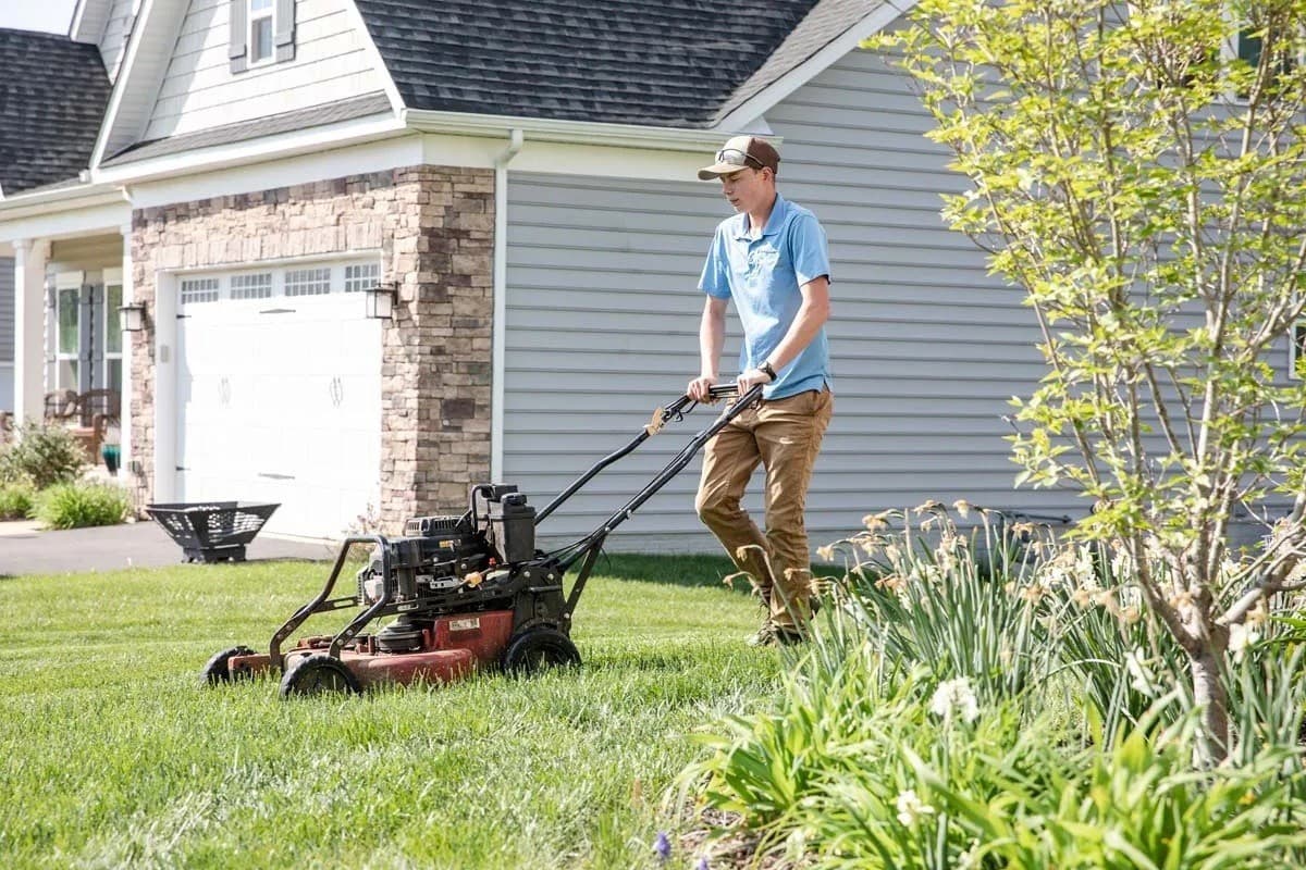 Reliable Lawn Care Expande Serviço Completo de Manutenção de Gramados para Warrenton, VA